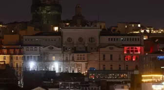 Salt Galata'nın ışıkları iklim krizi ve doğa kayıplarına dikkat çekmek için söndürüldü