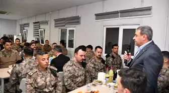 Barış Pınarı Harekatı'nda görev yapan güvenlik güçleri iftarda buluştu