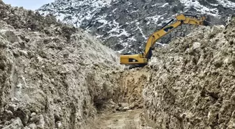 Van Çatak ilçesinde çığ düştü, yol çalışması başlatıldı