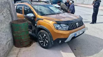 Çorum'da otomobil ile çarpışan cip bahçeye girdi