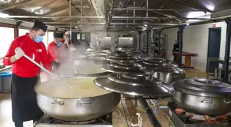 Türk Kızılay Diyarbakır Şubesi, İhtiyaç Sahiplerine ve Depremzedelere İftar Yemeği Ulaştırıyor