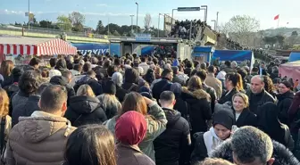 Üsküdar'da Metrobüs Arızası: Altunizade Durağında Yoğunluk Oluştu