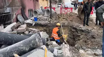 Esenyurt'ta Doğalgaz Borusu Patladı: İki Daire Yanmaya Başladı