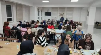 Hafız kızlar üniversiteli öğrencilerle iftarda buluştu