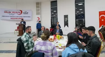 Hakkari'de Türk Kızılayı Dünya Yetimler Günü İftar Programı Düzenledi