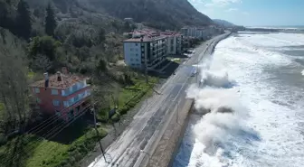 Kastamonu'da Fırtına ve Dev Dalgalar İş Yerlerine Zarar Verdi