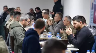 Ardahan Valisi Hayrettin Çiçek, İl Jandarma Komutanlığı personeliyle iftar programında bir araya geldi