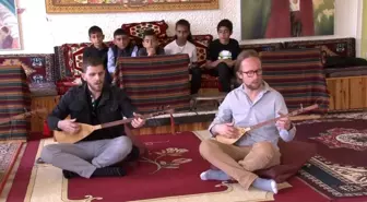 Amerikalı Müzisyenler Türkiye'de Bağlama Aşığı Oldu