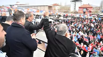 AK Parti Genel Başkanvekili Mustafa Elitaş ve Kayseri Büyükşehir Belediye Başkanı Memduh Büyükkılıç, Tomarza'da miting düzenledi