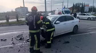 Denizli'de Otomobil Kazası: 3 Kişi Yaralandı