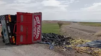 Konya'da Elma Yüklü Tır Devrildi: 2 Yaralı