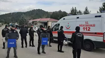 Husumetlilerin muhtarlık seçimi nedeniyle çıkan kavgasında 1'i polis, 9 kişi yaralandı