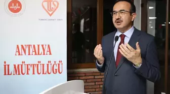 Antalya İl Müftülüğü tarafından düzenlenen iftar programında şehit ve gazi aileleri bir araya geldi