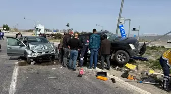 Kırıkkale'de pikap ve otomobil çarpışması: 5 yaralı