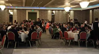 Adana'da koruyucu aileler ve çocukları geleneksel iftar yemeğinde buluştu