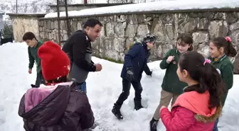 Lenfoma kanseri olan öğretmen, zorluklara rağmen öğrencilerini geleceğe hazırlıyor