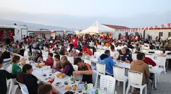 Türk Kızılayı Genel Başkanı Hatay'da Depremzedelerle İftar Yaptı