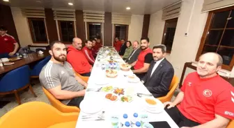 Kastamonu Valisi Meftun Dallı, milli sporcularla iftarda buluştu