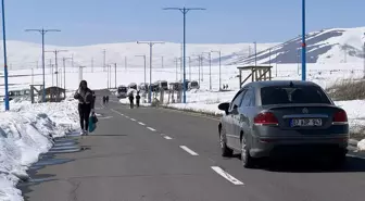 Ardahan'da Bahar Mevsiminde Yağan Kar Erimedi