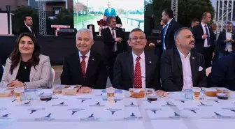 CHP Genel Başkanı Özgür Özel İzmir'de iftar yaptı