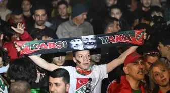 Karşıyaka Taraftarları Stadyumun Yeniden Yapılması İçin Miting Yaptı