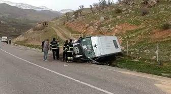 Siirt'te öğrenci minibüsü devrildi: 1 ölü, 6 yaralı