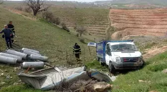 Siirt'te dolu tüplerin içinde olduğu kamyonet devrildi, 2 kişi yaralandı