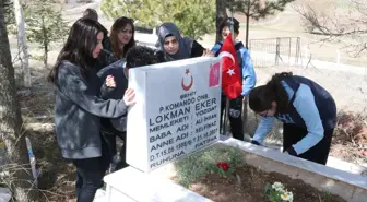 Yozgat Nida Tüfekçi Güzel Sanatlar Lisesi Öğrencileri Şehit Kabirlerini Ziyaret Ediyor