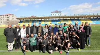 Ağrı Aile ve Sosyal Politikalar Gençlik ve Spor Kulübü Kız Futbol Takımı 8-1'lik galibiyetle serisini sürdürdü