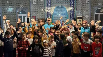 Dörtyol'da çocuklar Süleymaniye Camisi'nde eğlenceli vakit geçiriyor