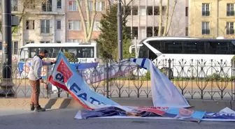 Seçim Propagandası İçin Kullanılan Pankart ve Flamalar Toplanıyor