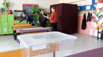 Karaman'da Mahalli İdareler Seçimleri Öncesi Okullara Sandık ve Oy Kabinleri Yerleştirildi