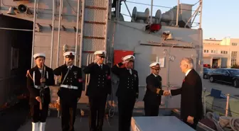 Türk mayın avlama gemileri TCG Anamur ve TCG Amasra Yunanistan'ın Pire Limanı'nda