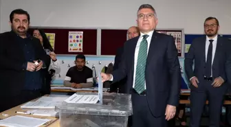 AK Parti Grup Başkanı Abdullah Güler, Sivas'ta oy kullandı