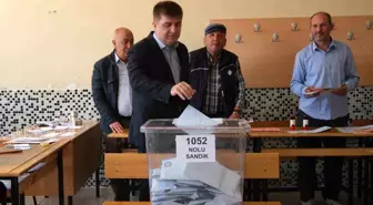 Karaman Valisi Hüseyin Engin Sarıibrahim, oyunu eşiyle birlikte kullandı