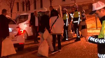 Küçükçekmece'de okullarda sayılan oylar İlçe Seçim Kuruluna getirildi