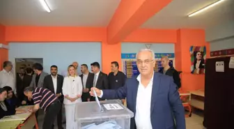 MHP Adana İl Başkanı Yusuf Kanlı, oyunu kullandı