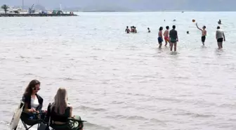 Muğla'da Seçim Sonrası Akyaka Sahili İnsan Akınına Uğradı