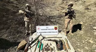 Hakkari'de Sığınakta Silah ve Mühimmat Ele Geçirildi