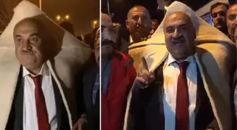 AK Partili başkanın 'Çoban bile olamaz' dediği Yeniden Refahlı aday seçimi kazanınca kepenek giyip dolaştı