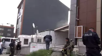 Ataşehir'de metal üretimi yapan işyerinde yangın çıktı