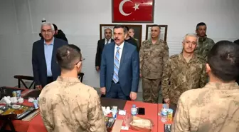 Erzurum'da Yöneticiler Mehmetçik ile Birlikte İftar Yaptı