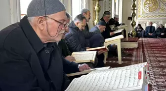 Hakkari'de Ramazan Ayında Mukabele Geleneği Devam Ediyor