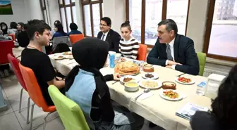 Vali Mustafa Çiftçi, Prof. Dr. Necmettin Erbakan Fen Lisesi öğrencileriyle iftar açtı