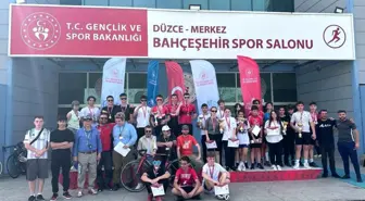 Düzce'de Okul Sporları Bisiklet Müsabakaları Yapıldı