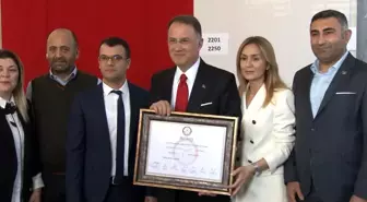 Mehmet Murat Çalık, Beylikdüzü'nde mazbatasını aldı