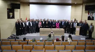 AK Parti Bingöl Belediye Başkanı Erdal Arıkan mazbatasını aldı