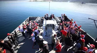 Çanakkale Boğazı'nda 71 yıl önce batan Dumlupınar denizaltısında şehit olan denizciler anıldı
