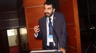 CHP'li Tuzla Belediye Başkanı Eren Ali Bingöl mazbatasını aldı