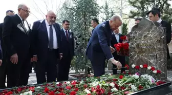 Cumhurbaşkanı Erdoğan, Alparslan Türkeş'in anıt mezarını ziyaret etti